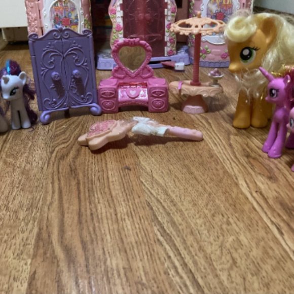 My Little Pony Crystal Rainbow Castle 2006  With Original Accessories (works) - Picture 2 of 9